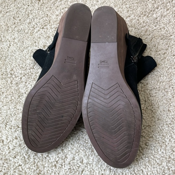 TOMS Ankle Wedge "Sadie" Booties in Back Suede w/ Ortholite Foam, Size 9 - Picture 7 of 9